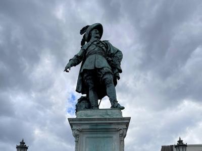 "Here the city will be"